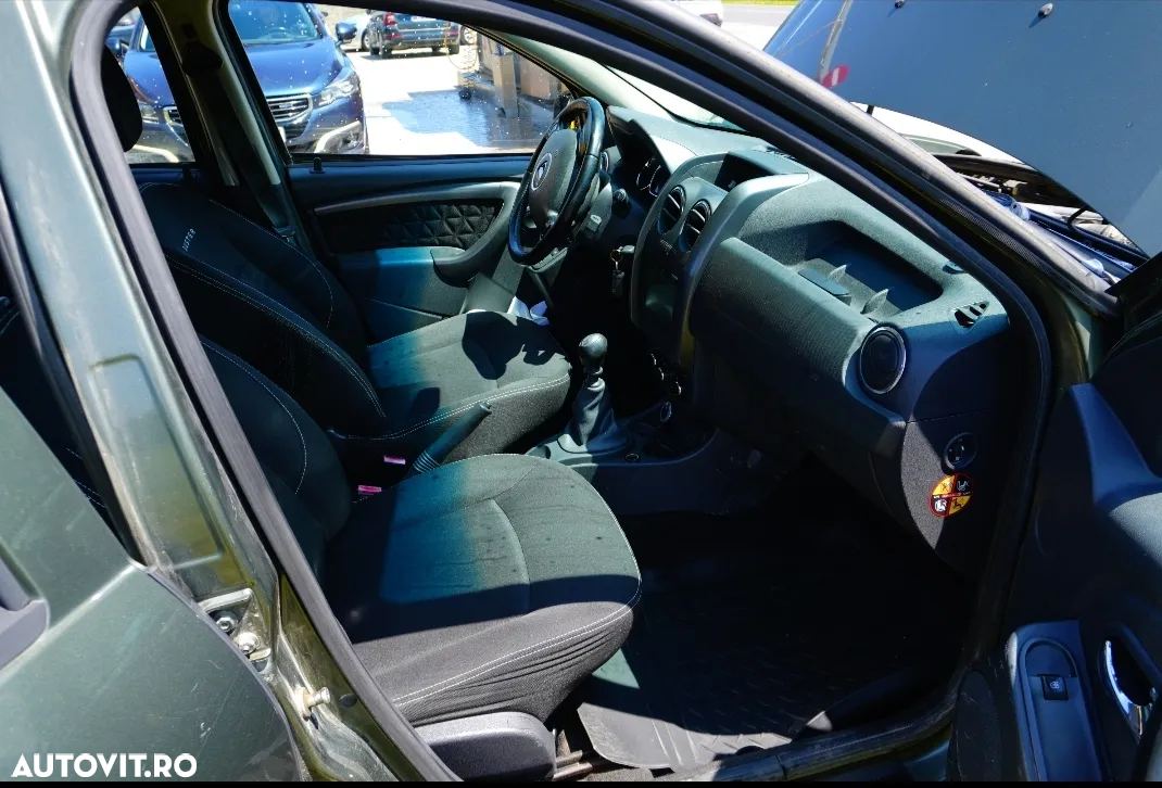 Dacia Duster 1.6 4x4 Laureate - 8