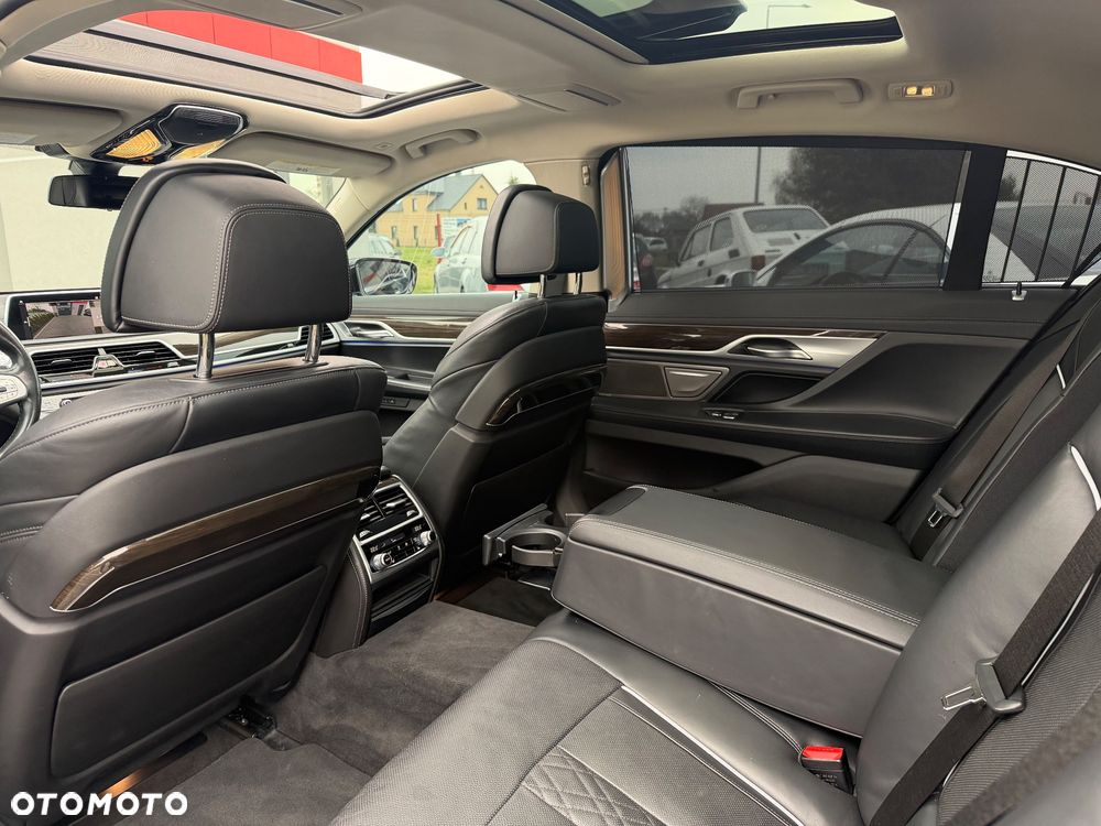 BMW Seria 7 740Li - 23