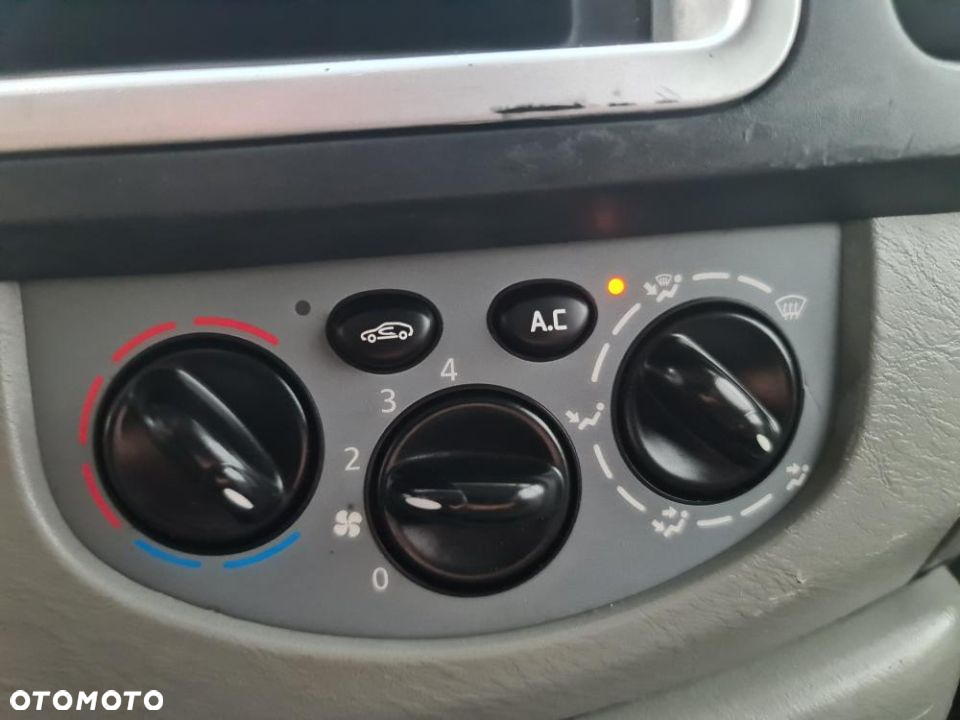 Opel VIVARO - 31