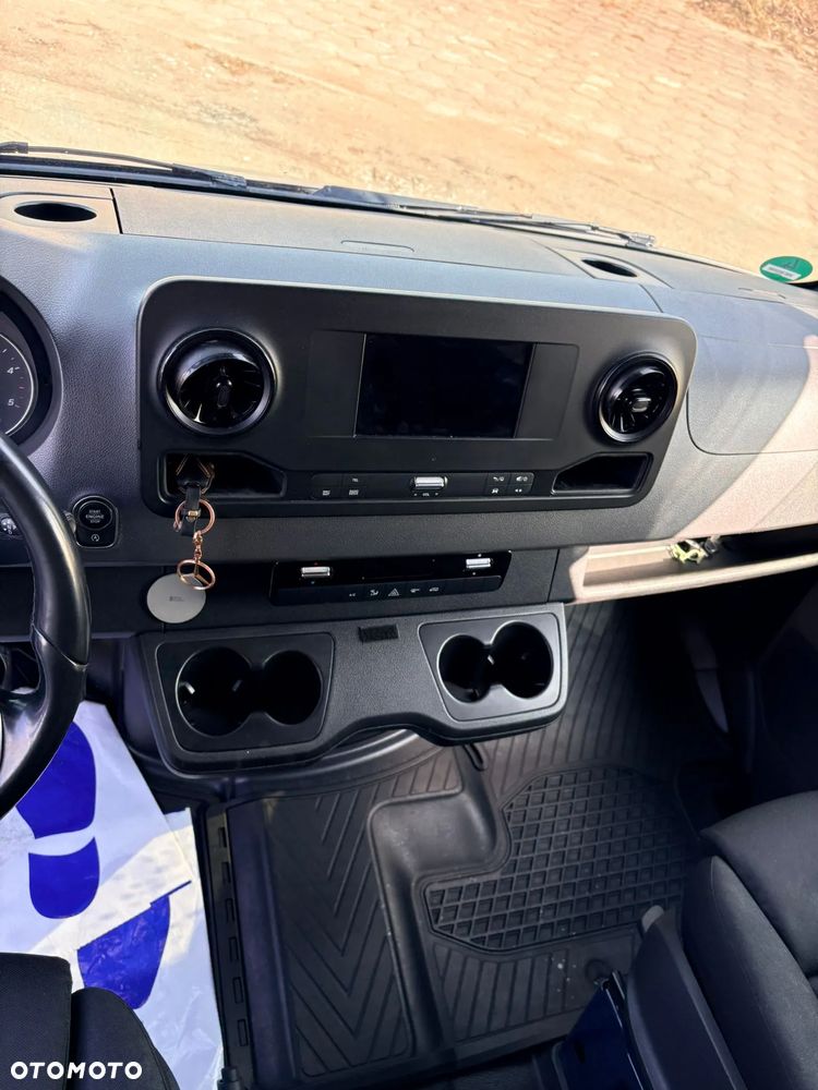 Mercedes-Benz Sprinter - 13