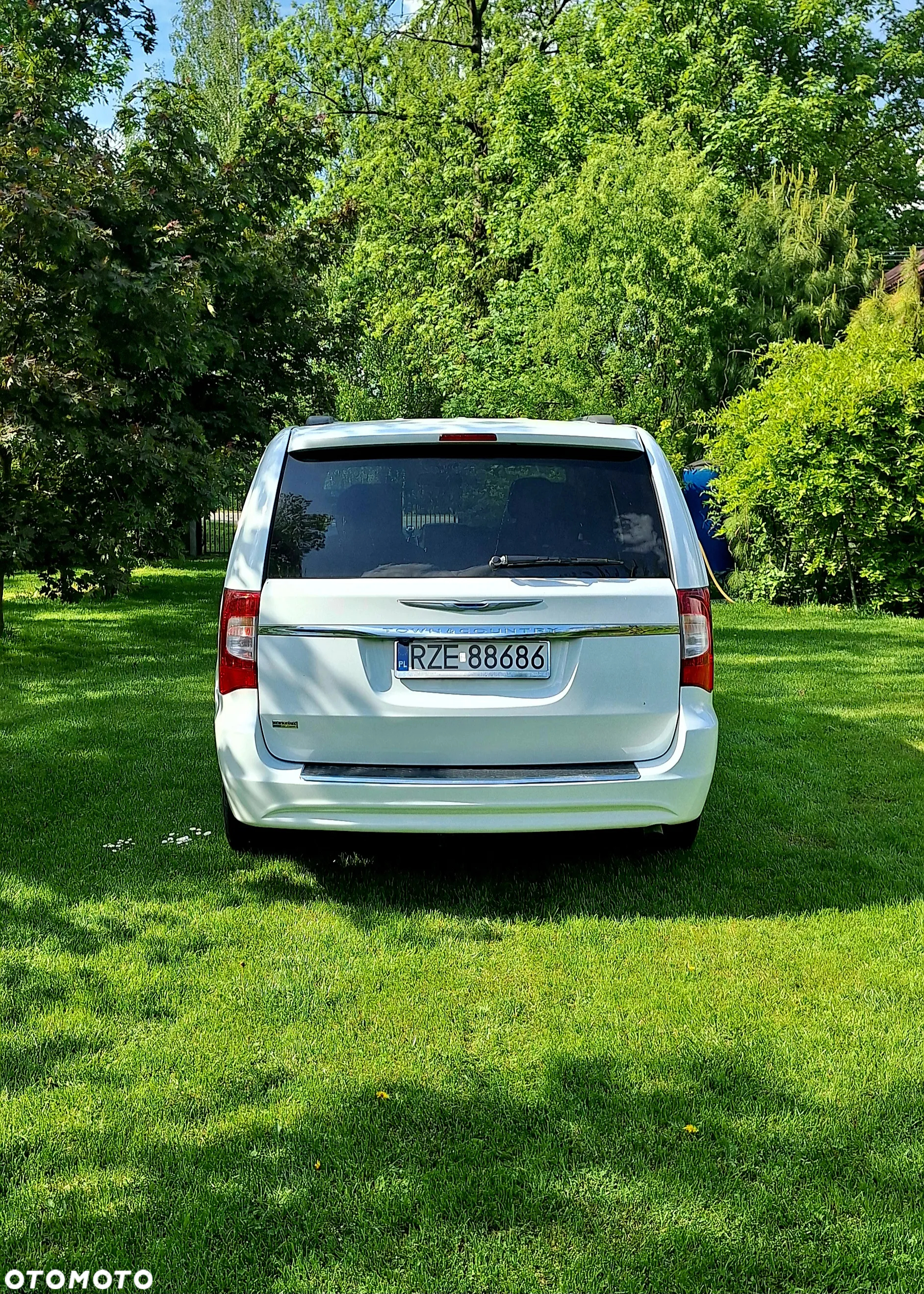 Chrysler Town & Country - 8