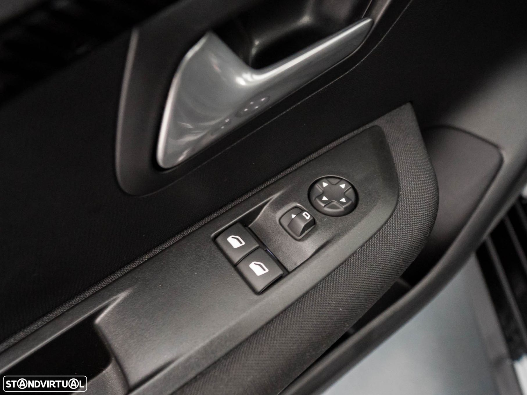 Peugeot e-208 - 18