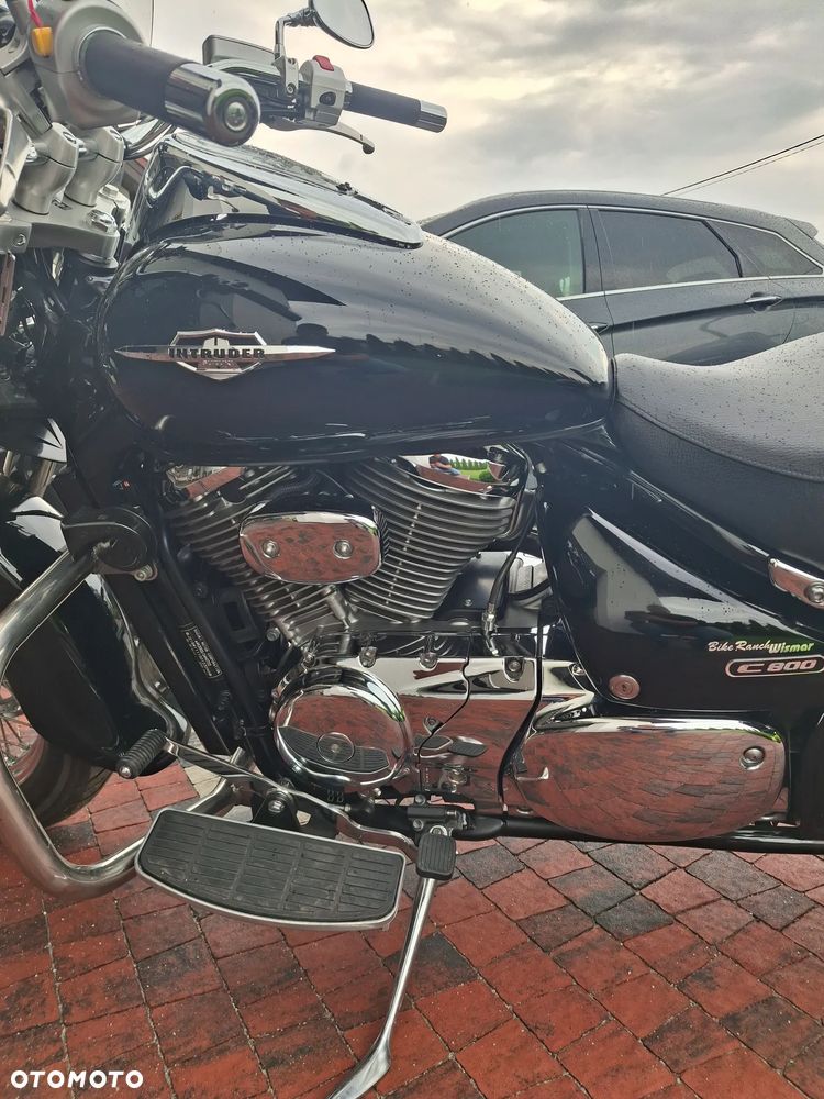 Suzuki Intruder - 10