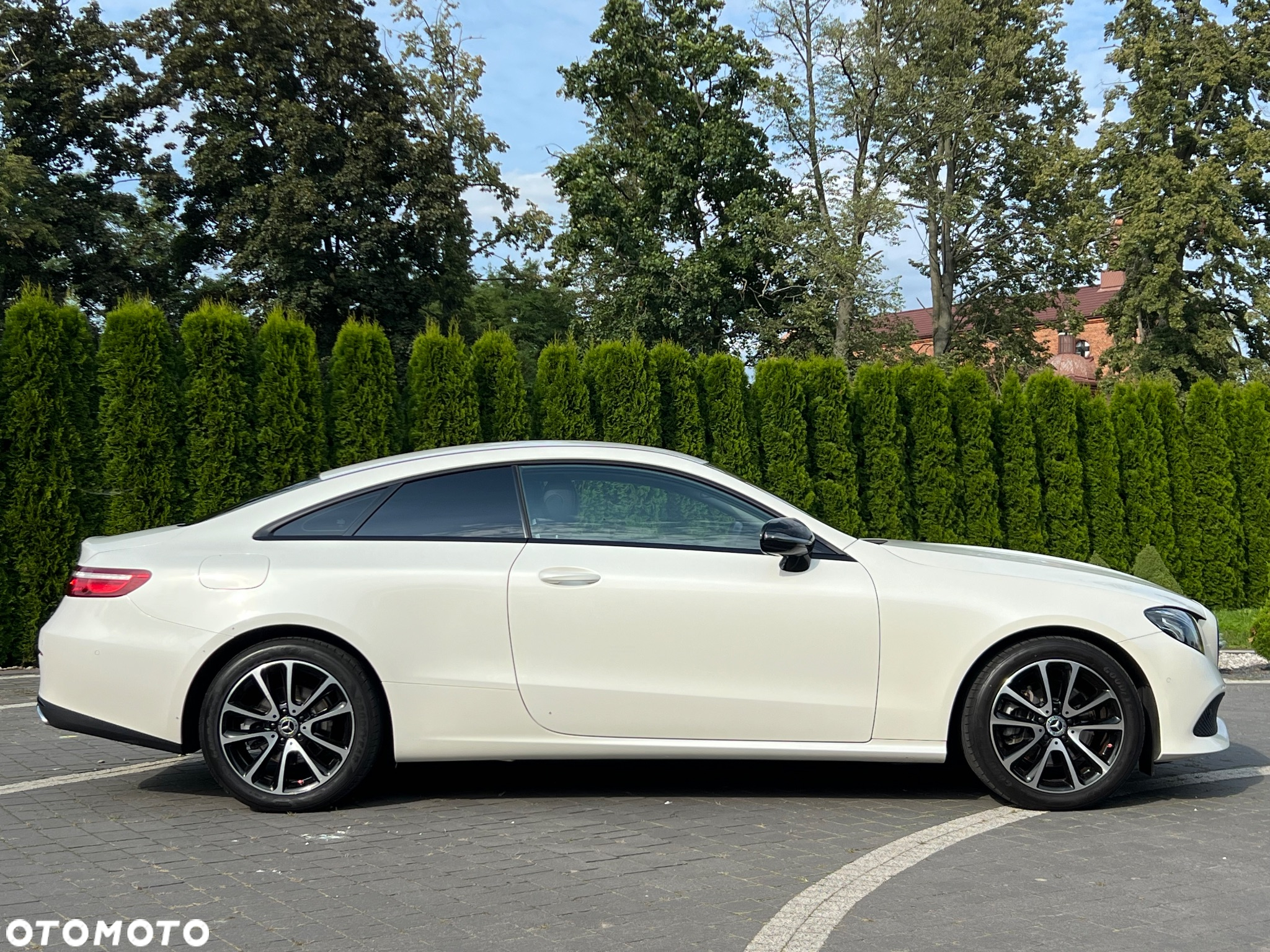 Mercedes-Benz Klasa E 220 d Coupe 9G-TRONIC - 4