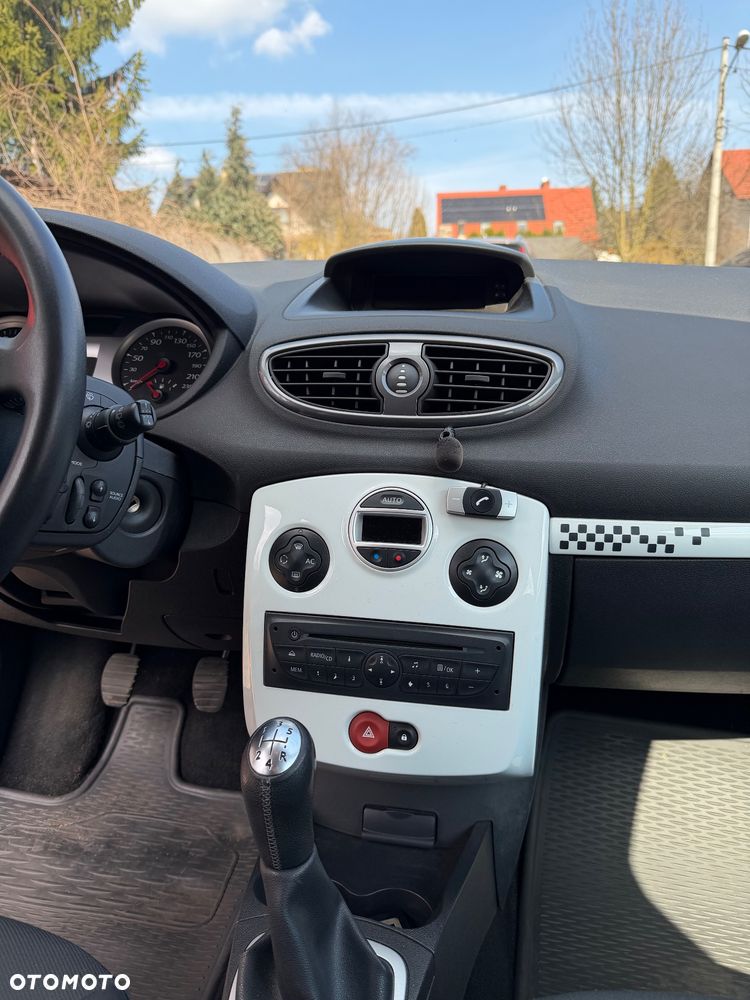 Renault Clio - 10