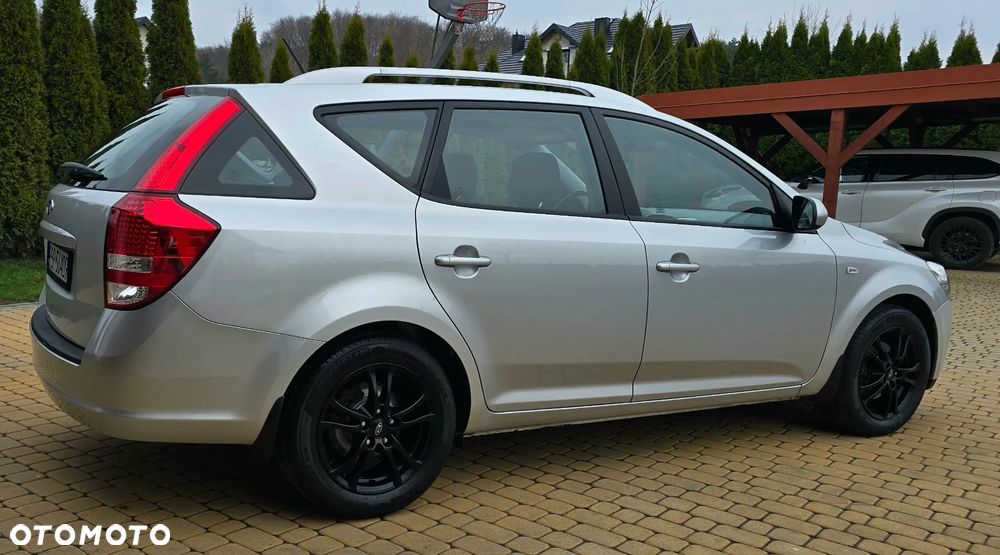 Kia Ceed - 8