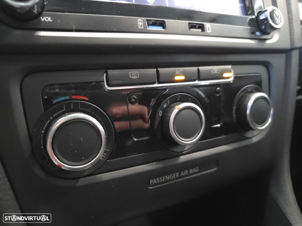 VW Golf 1.6 TDi Trendline BlueMotion - 22