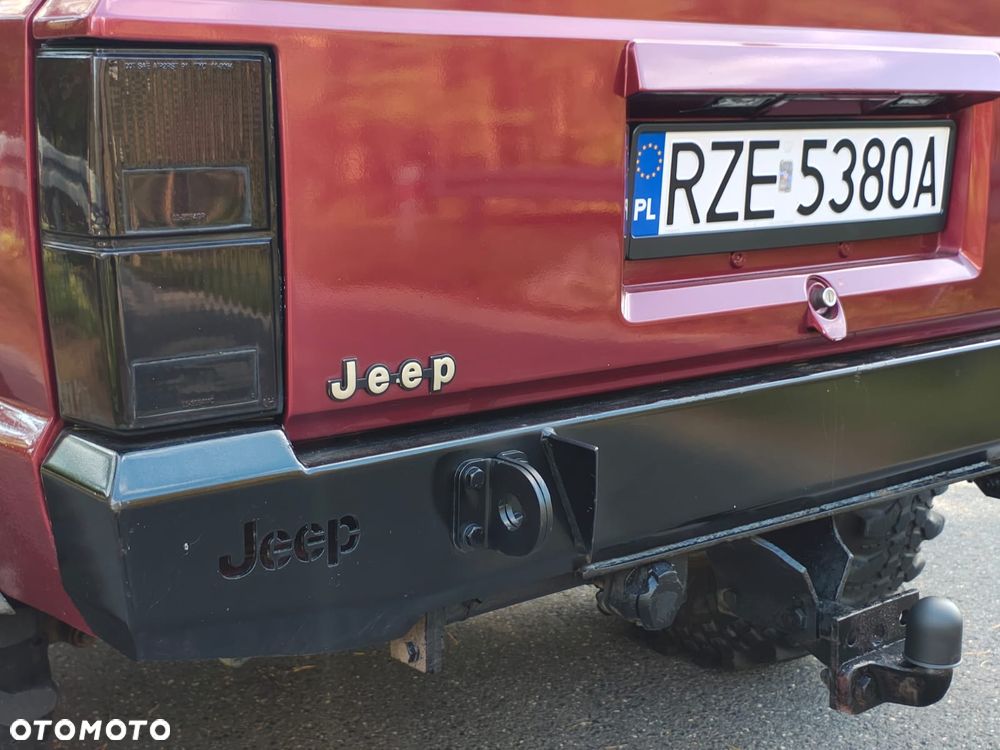 Jeep Cherokee - 33