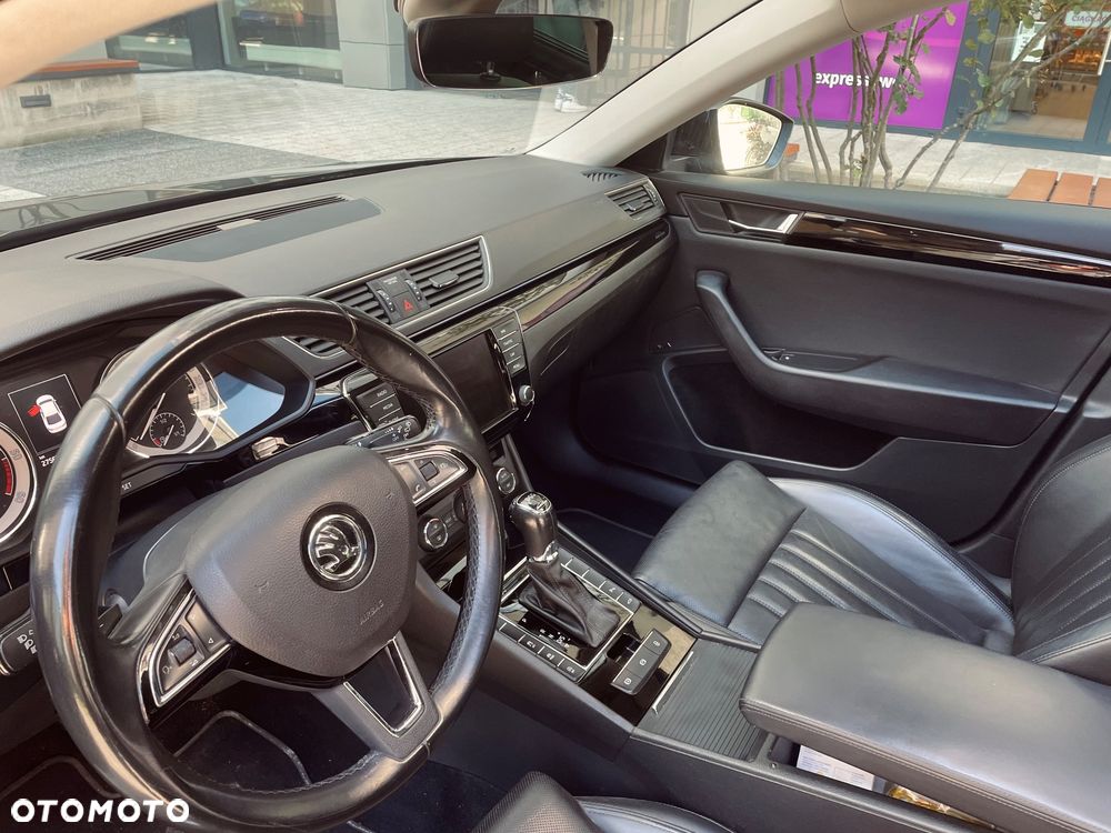 Skoda Superb 2.0 TDI 4x4 L&K DSG - 9