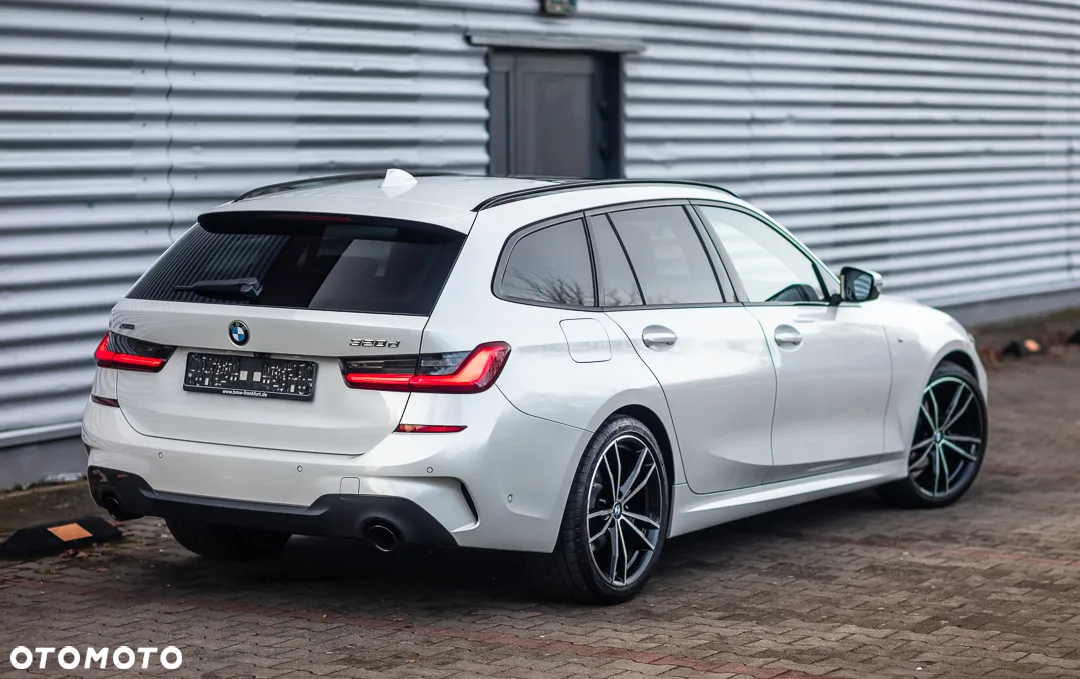 BMW Seria 3 320d xDrive M Sport Shadow - 11