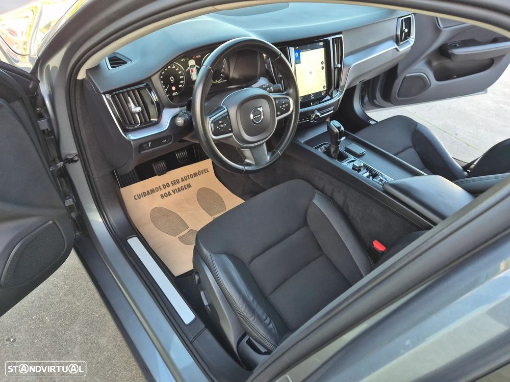 Volvo V60 2.0 D3 Momentum Plus - 5