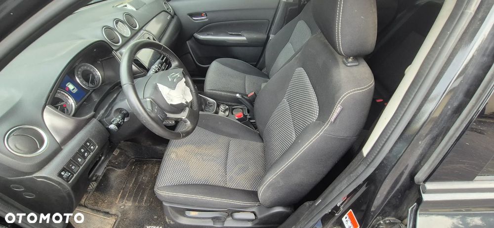 Suzuki Vitara 1.0 Boosterjet Premium 4WD - 16