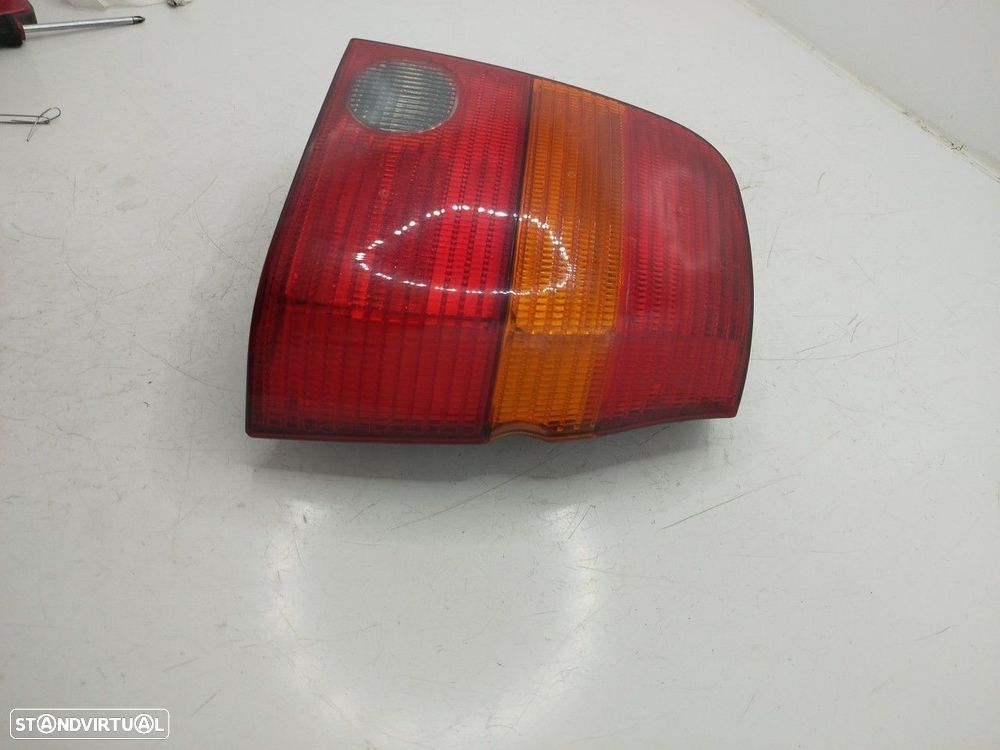 Farolim Stop Dto Seat Arosa (6H) - 2