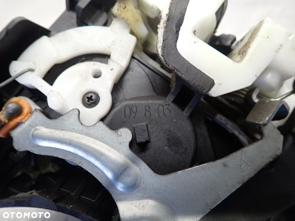 ZAMEK PRAWY PRZÓD DRZWI KLAMKA MITSUBISHI LANCER VIII  MN105360 - 8