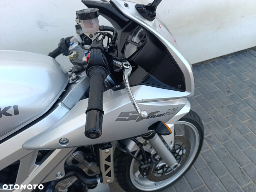 Suzuki SV - 28