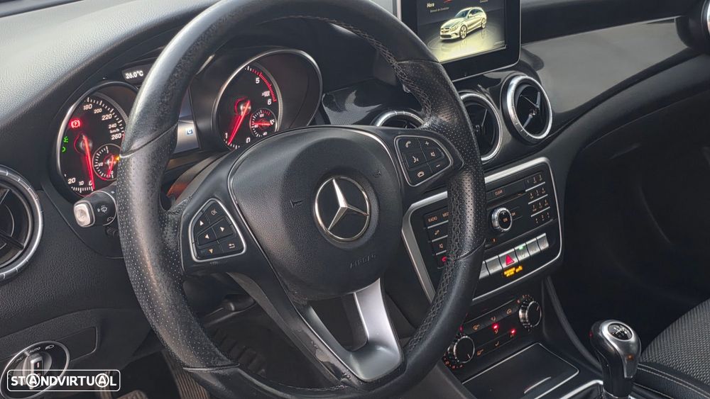 Mercedes-Benz CLA 180 d Shooting Brake - 22