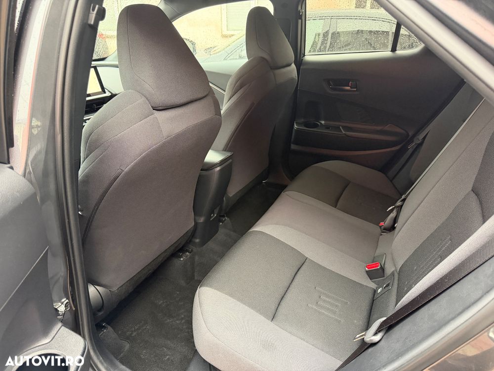 Toyota C-HR 1.8 Hybrid Team Deutschland - 35