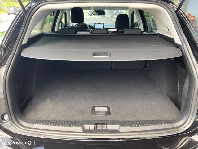 Ford Focus 1.0 EcoBoost Hybrid Aut. ACTIVE DESIGN - 36