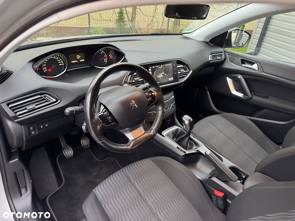 Peugeot 308 SW HDi FAP 110 (Blue Lion) Business Line Niveau 1 - 23