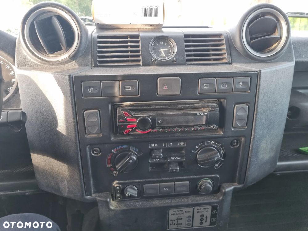 Land Rover Defender - 20