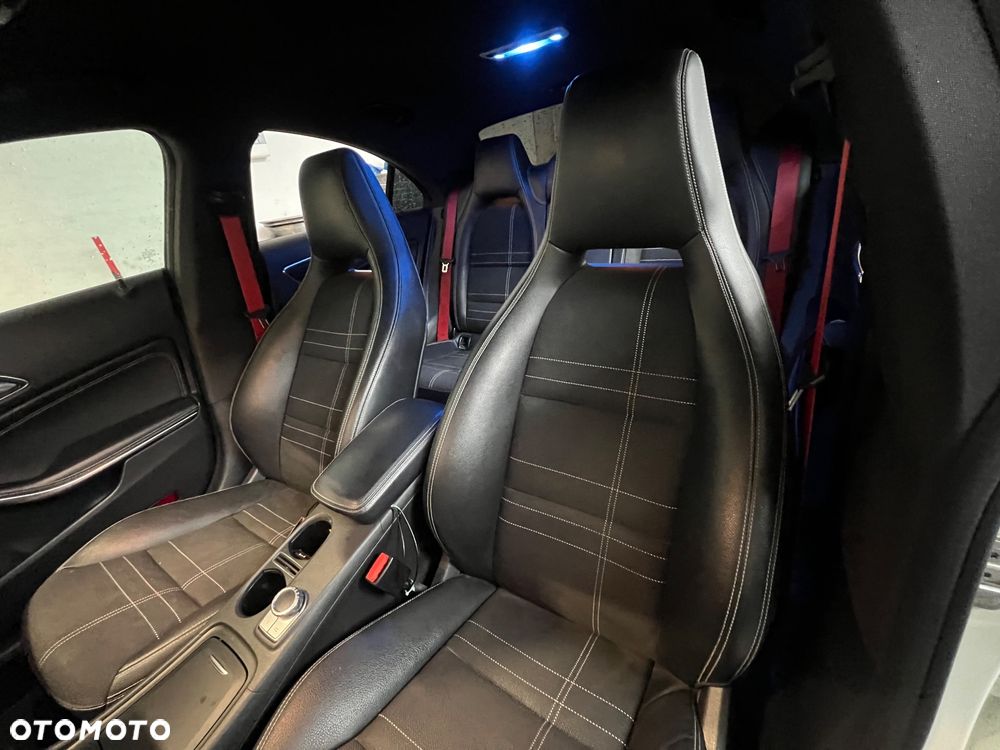 Mercedes-Benz CLA 200 7G-DCT AMG Line - 23