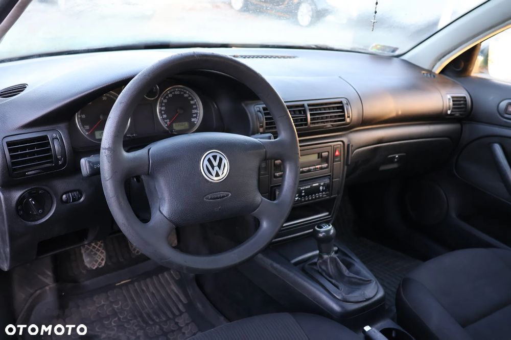 Volkswagen Passat 1.9 TDI Comfortline - 8