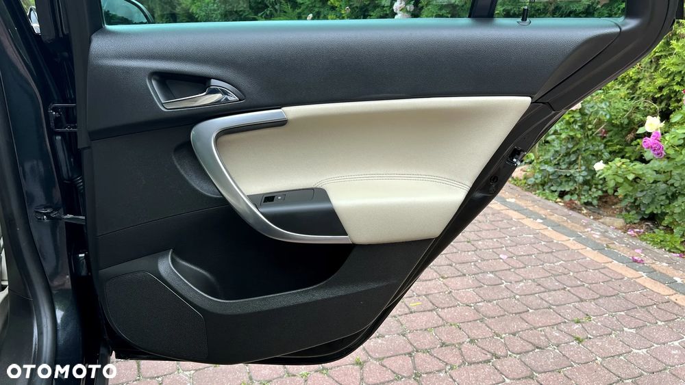 Opel Insignia 2.0 Turbo Sports Tourer 4x4 Automatik Innovation - 30