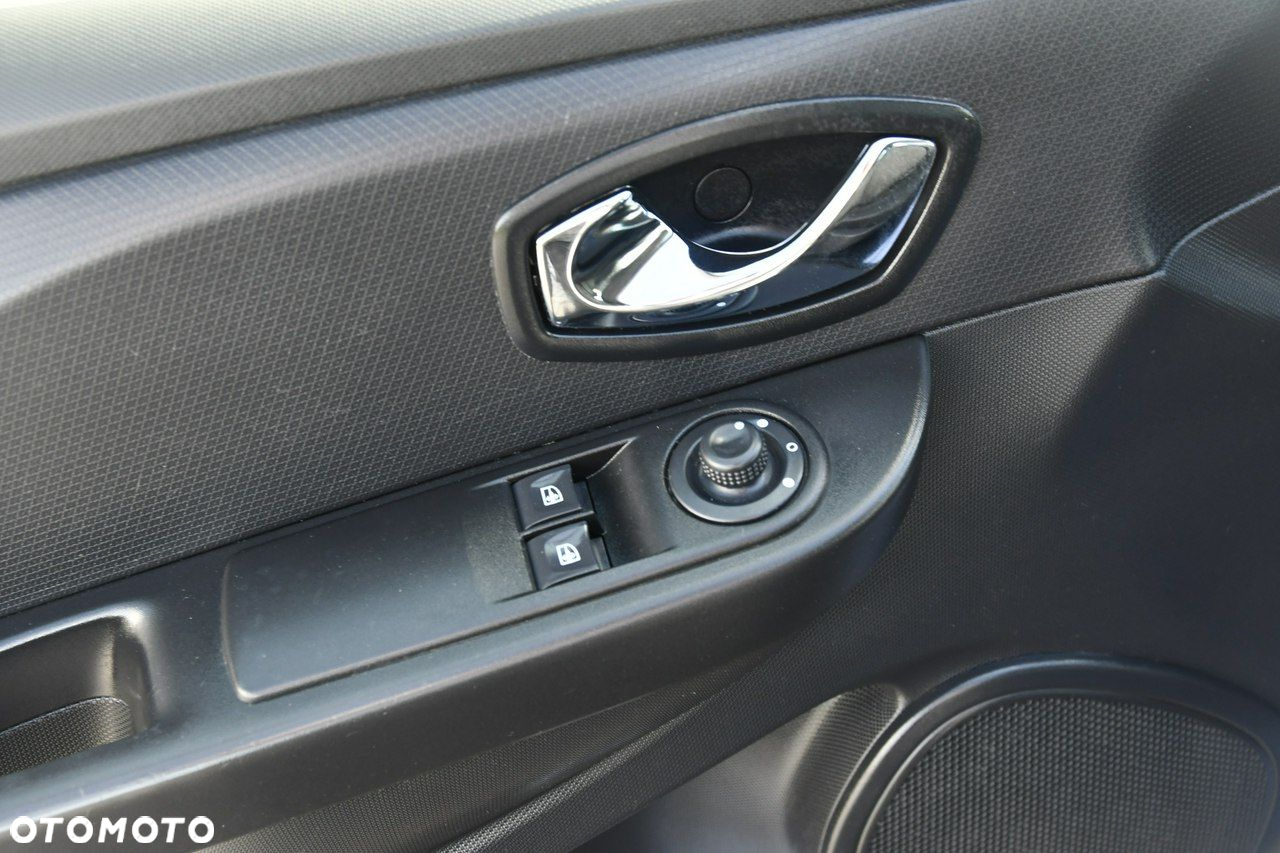 Renault Clio - 25