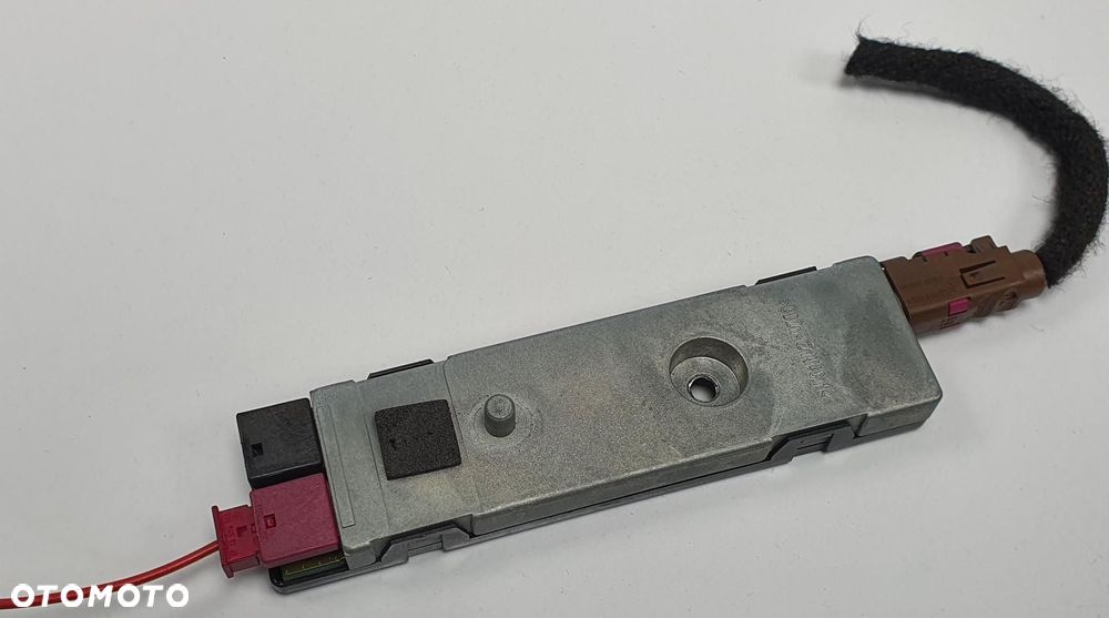 WZMACNIACZ ANTENY MERCEDES W204 A2048200089 - 2