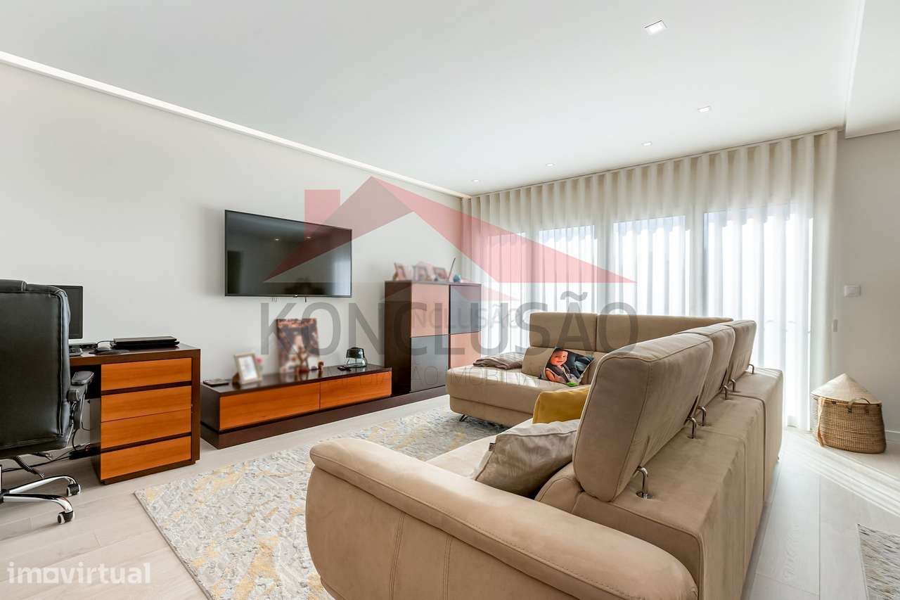 Apartamento estado de novo, vista Rio e Garagem, 20 minutos de Lisboa. - Grande imagem: 4/27
