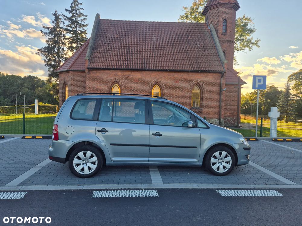 Volkswagen Touran - 10
