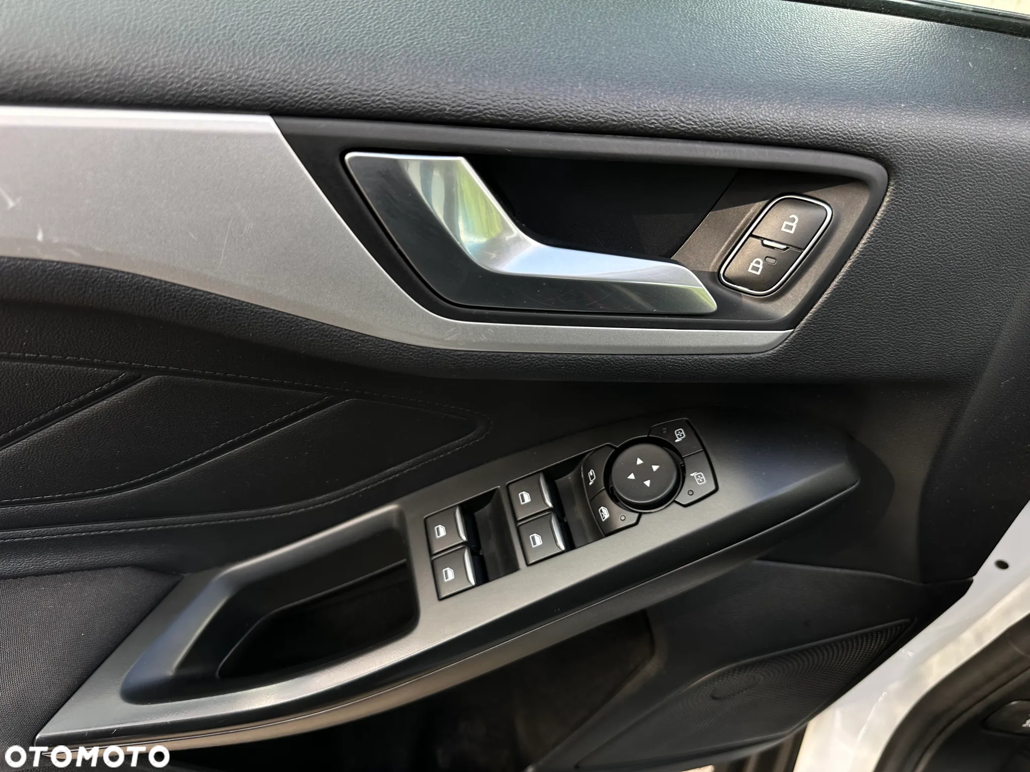 Ford Focus Turnier 1.5 EcoBlue Start-Stopp-System TITANIUM - 14