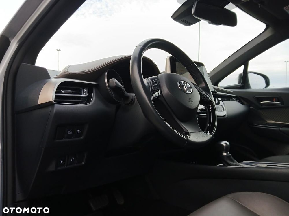 Toyota C-HR 2.0 Hybrid Executive - 18