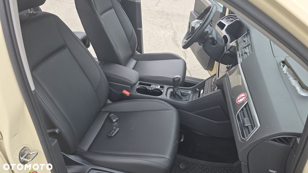 Volkswagen Touran - 12