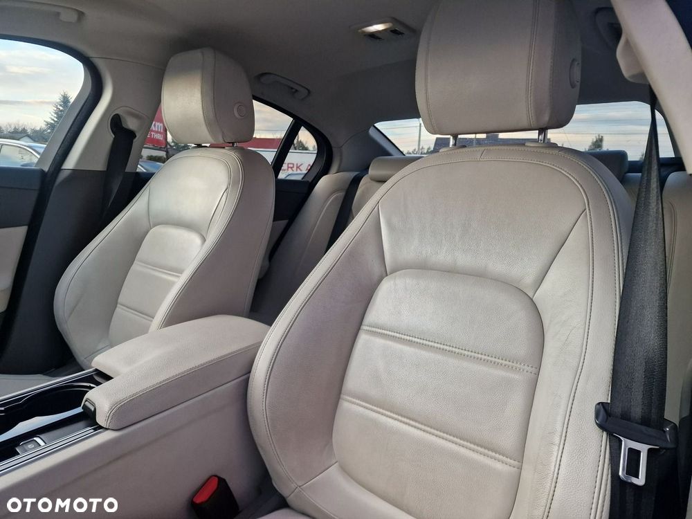 Jaguar XE 20d Prestige - 18