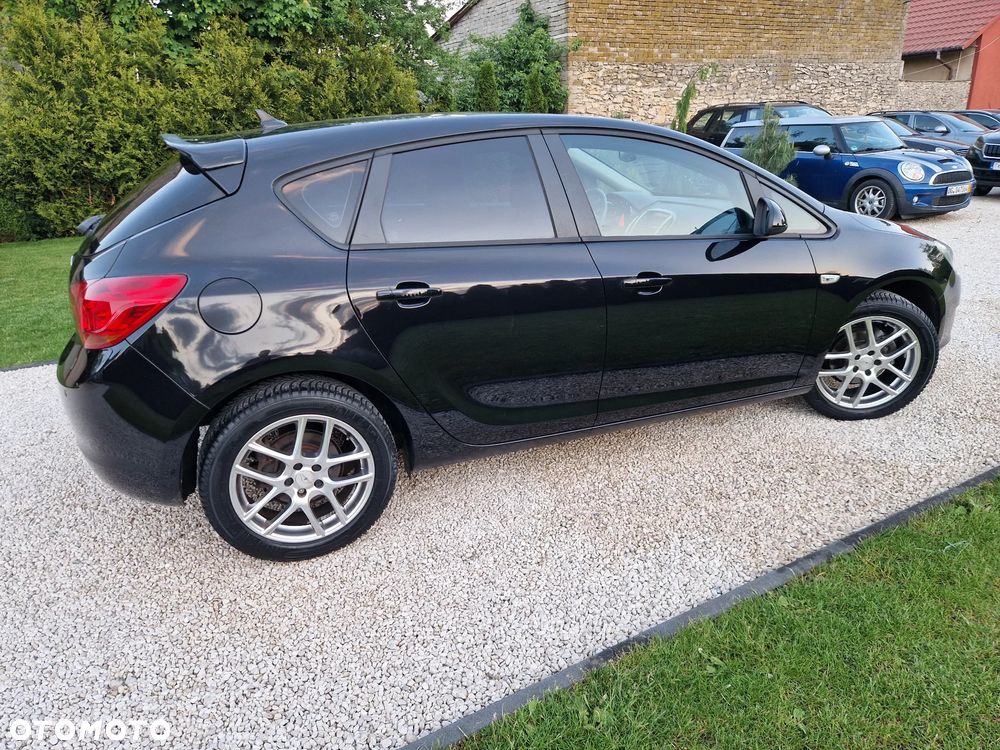 Opel Astra 1.6 NAVI - 30