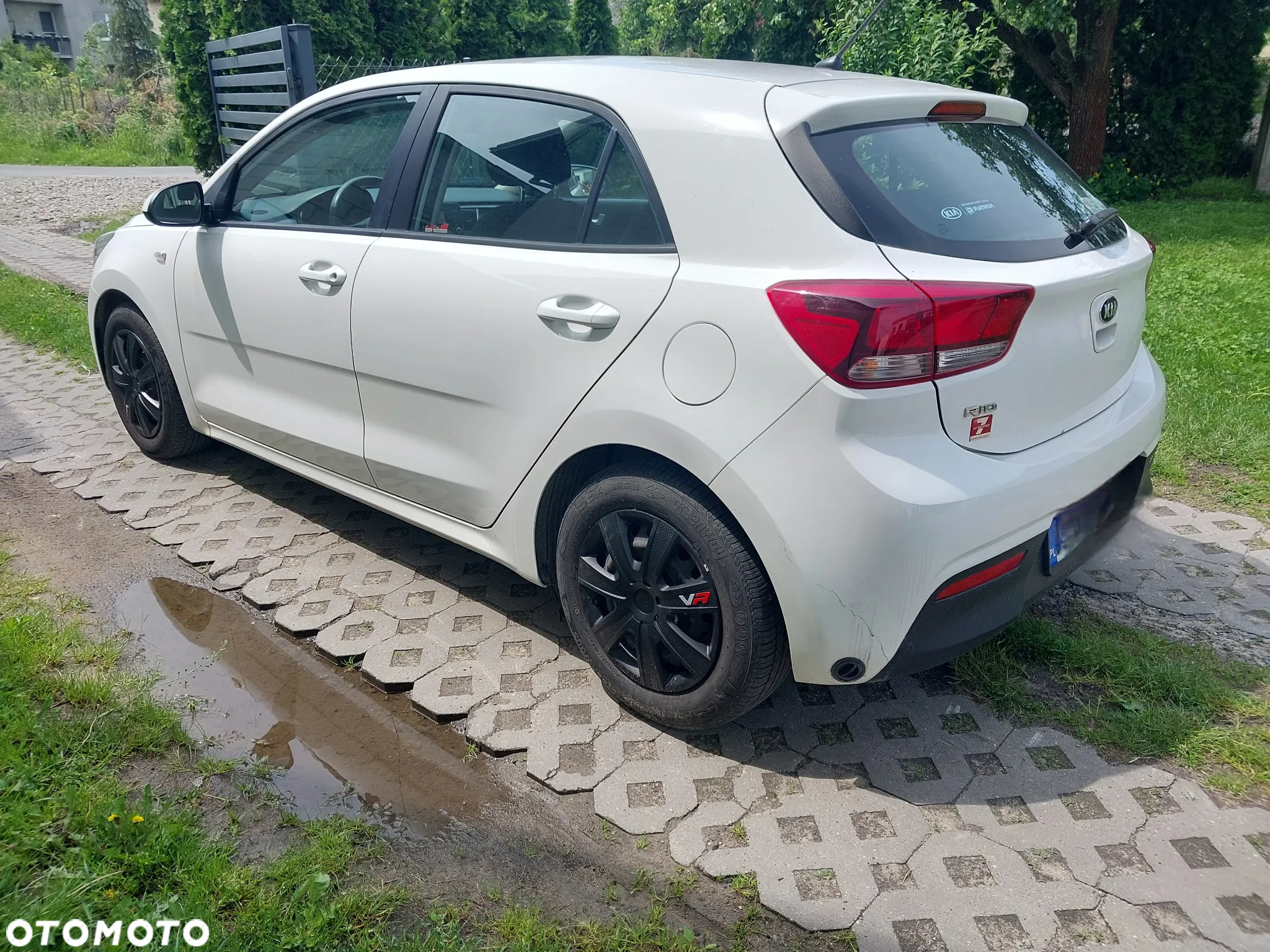 Kia Rio 1.2 L - 13