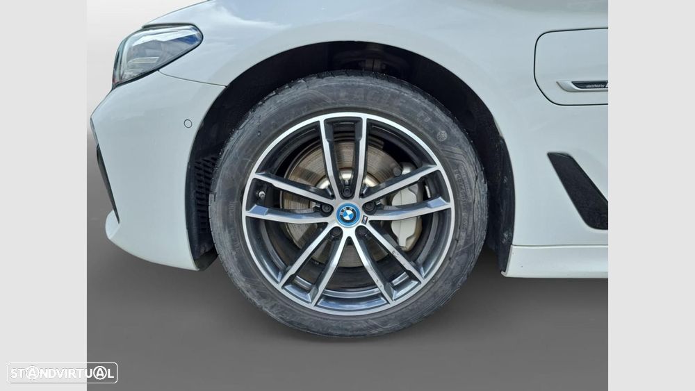 BMW 530 e Pack M - 15
