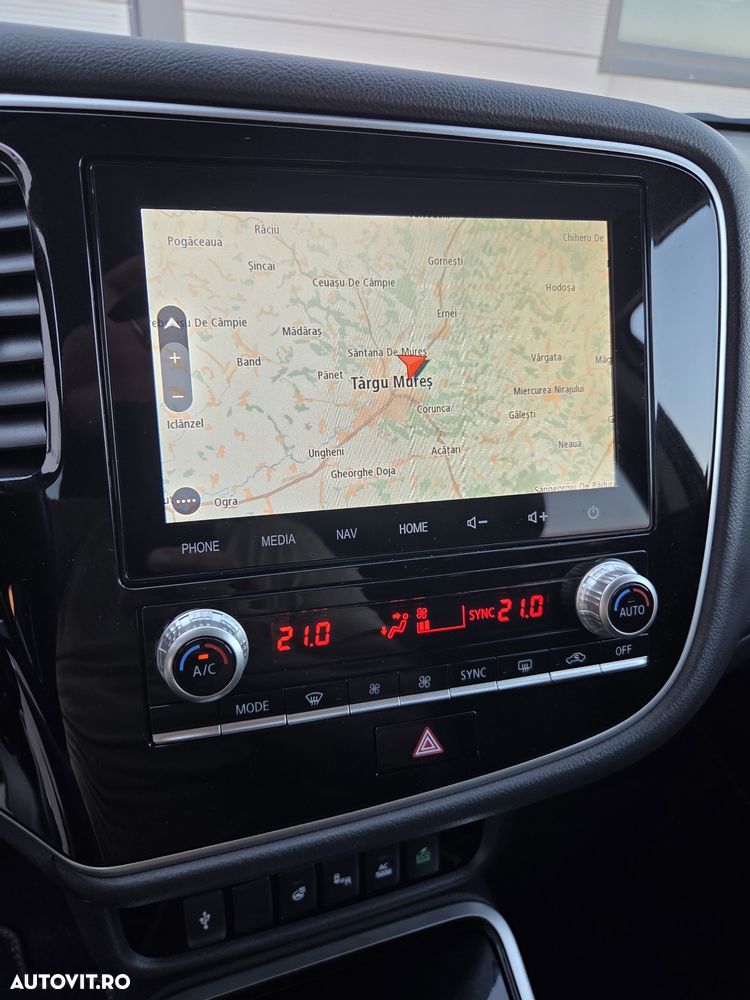 Mitsubishi Outlander - 30