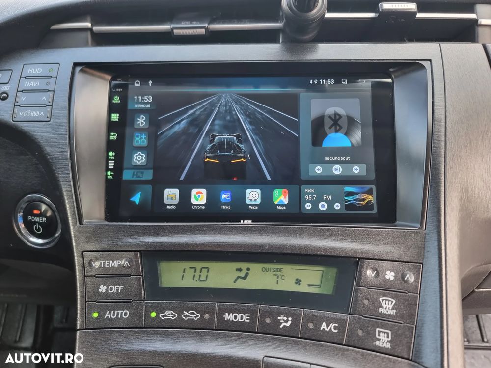 Toyota Prius (Hybrid) - 4