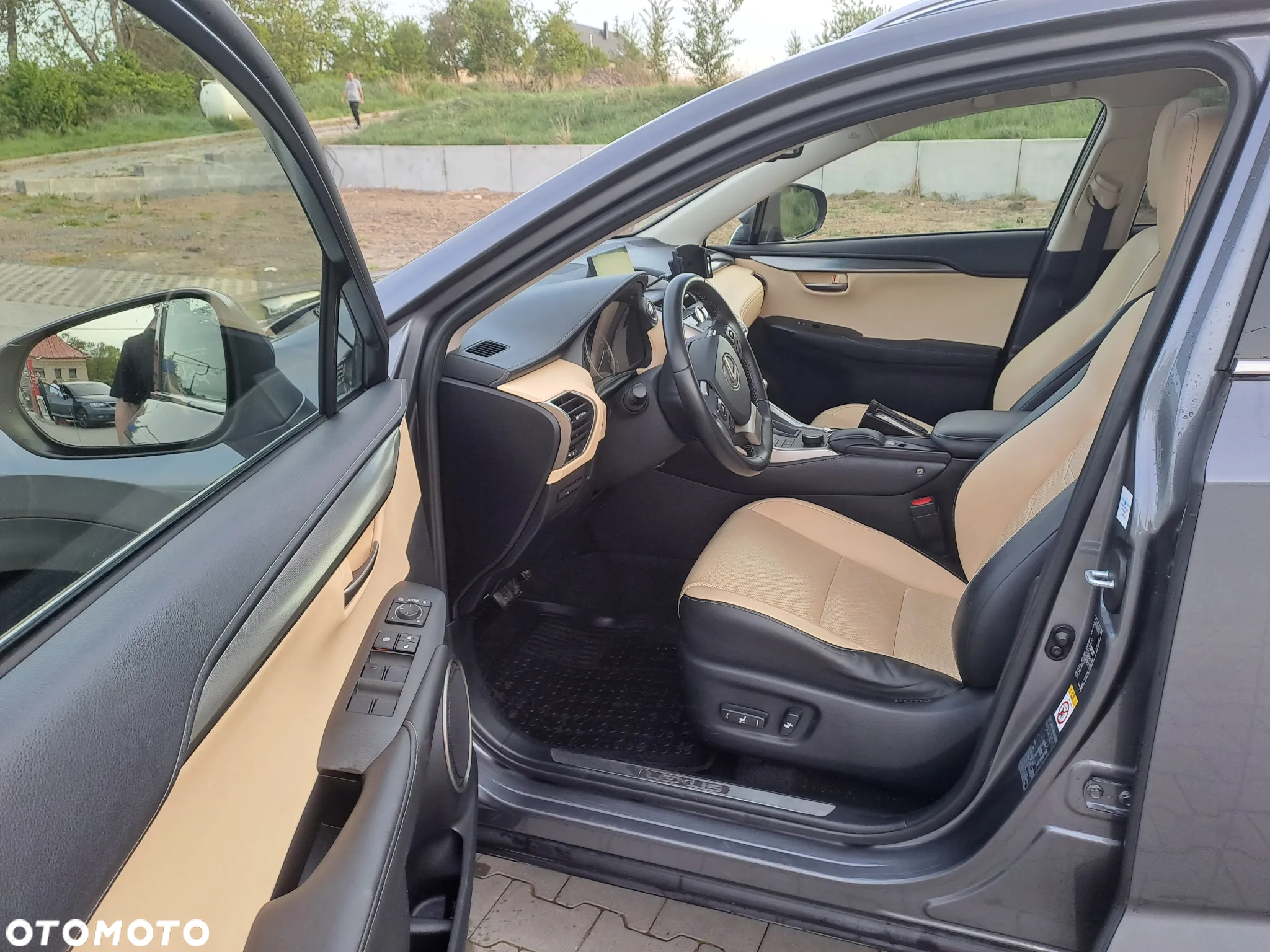 Lexus NX 300h - 13