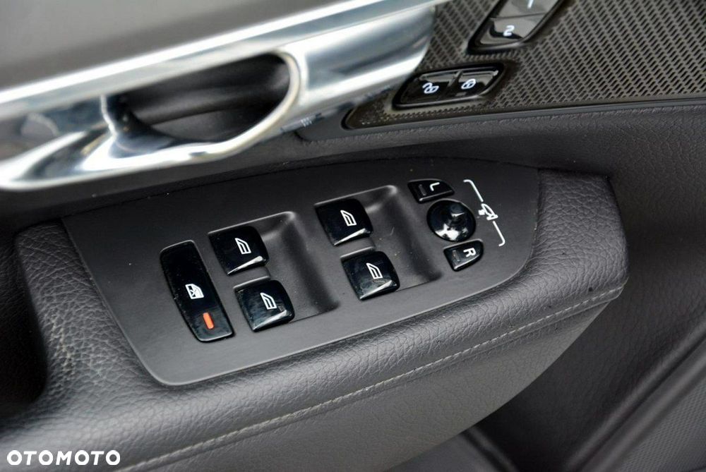 Volvo V90 D3 Momentum Pro - 32