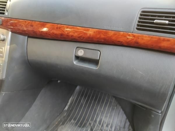 Porta Luvas Toyota Avensis Combi (_T25_) - 1