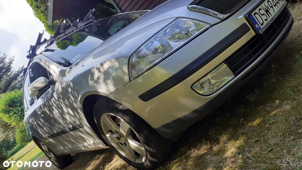 Skoda Octavia 1.6 Ambiente Tiptr - 1