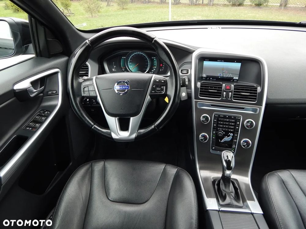 Volvo XC 60 D4 AWD Geartronic Momentum - 11