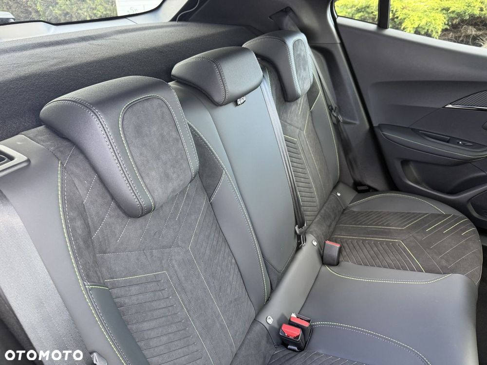 Peugeot 2008 PureTech mHEV GT E-DCS6 - 17
