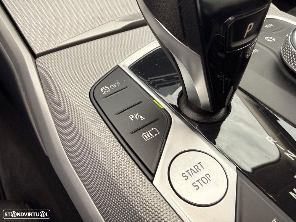 BMW 330 e Touring Corporate Edition Auto - 18