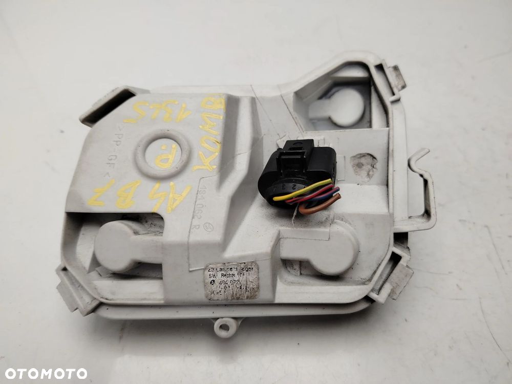 AUDI A4 B7 KOMBI WKŁAD GNIAZDO LAMPY PRAWY TYŁ 484062R - 5