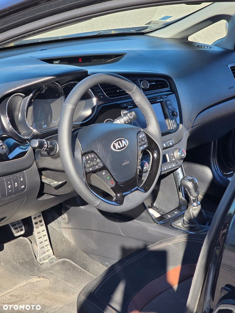 Kia Ceed 1.6 CRDi 128 Platinum Edition - 32
