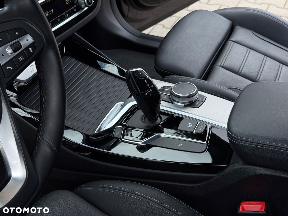 BMW X3 sDrive18d xLine - 29